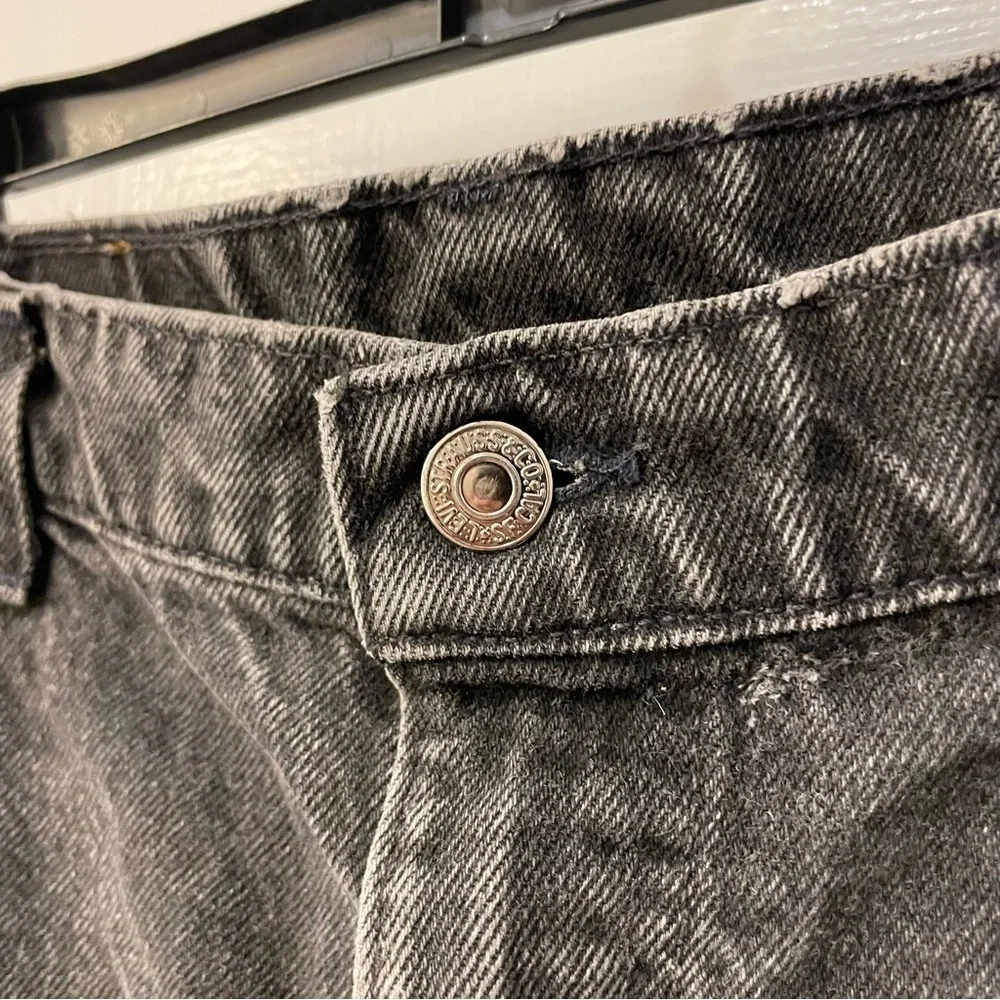 Vintage 90s Orange Tab Levi’s 550 Black Distressed Denim Shorts 36